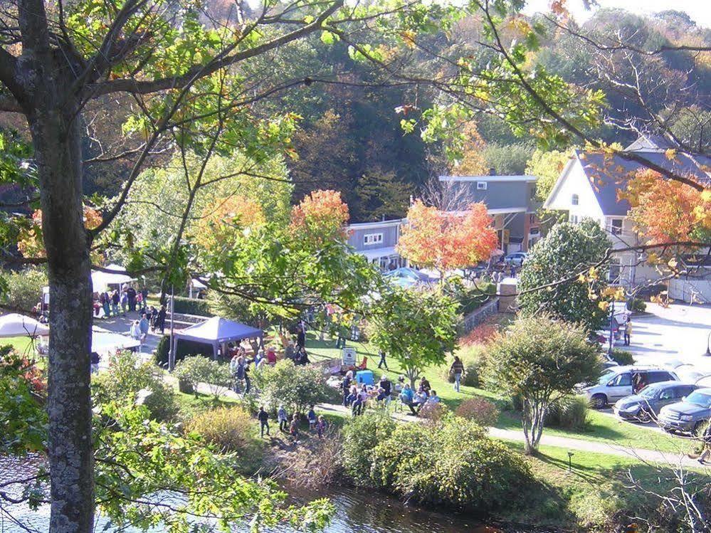 Riverhouse By Weekender Formerly Jack Daniels Inn Peterborough Esterno foto